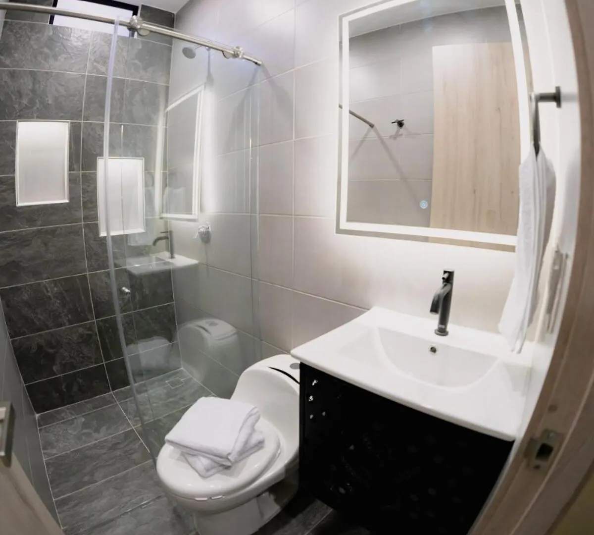 Apartment Live The Comuna 13 Experience In Medellin Int 304